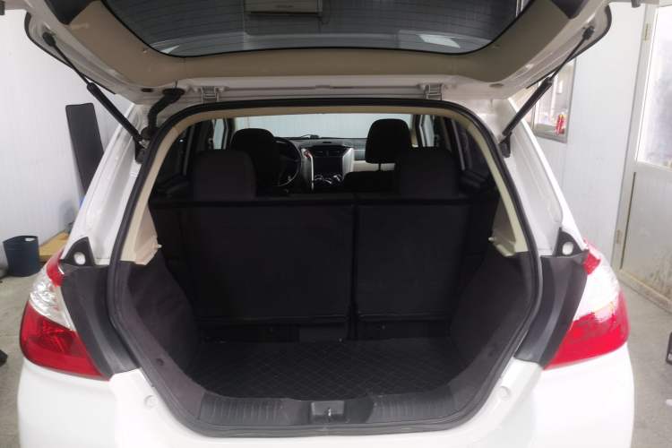 Used Venucia R50 2015 1.6L Automatic Fashion Edition