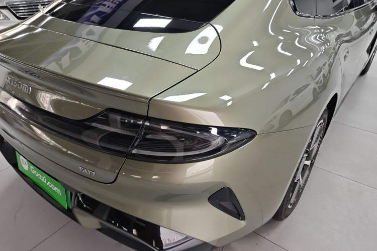 Used Xiaomi Auto SU7 2024 Rear-Drive Long-Range Intelligent Driving Version Right Rear Taillight