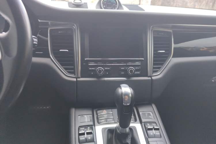 Used Porsche Macan 2016 Macan S 3.0T Audio And AC Panel