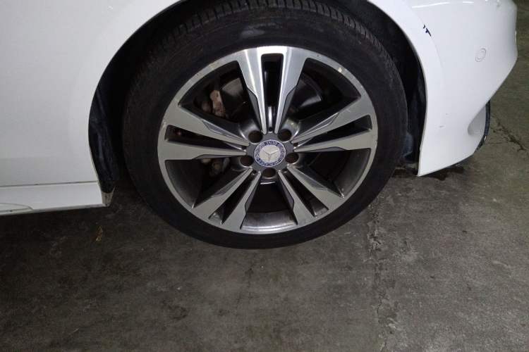 Used Mercedes-Benz E-Class 2015 Facelift E 200 L Sport Edition Right Front Wheel Hub
