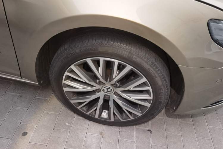 Used Volkswagen FAW-Volkswagen CC 2016 1.8TSI Luxury Model Right Front Wheel Hub