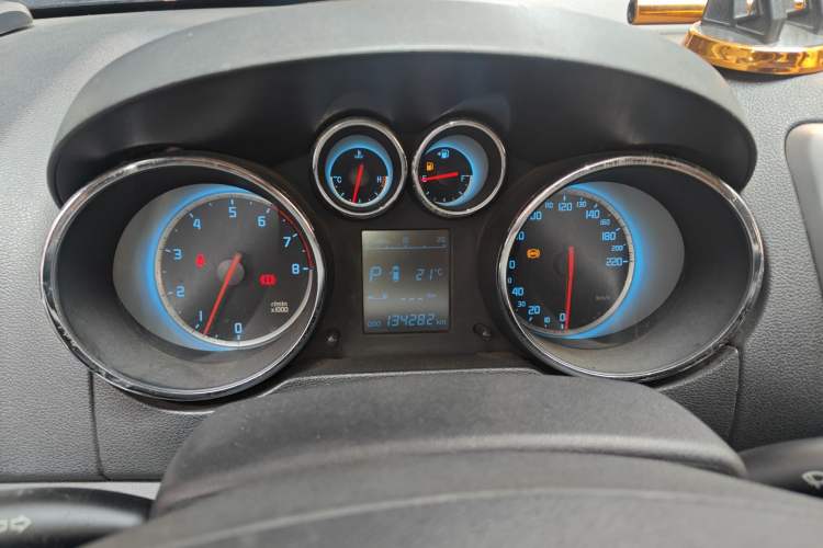 Used CHANGAN CS35 2014 1.6L Automatic Luxury Navigation Model China IV Standard
