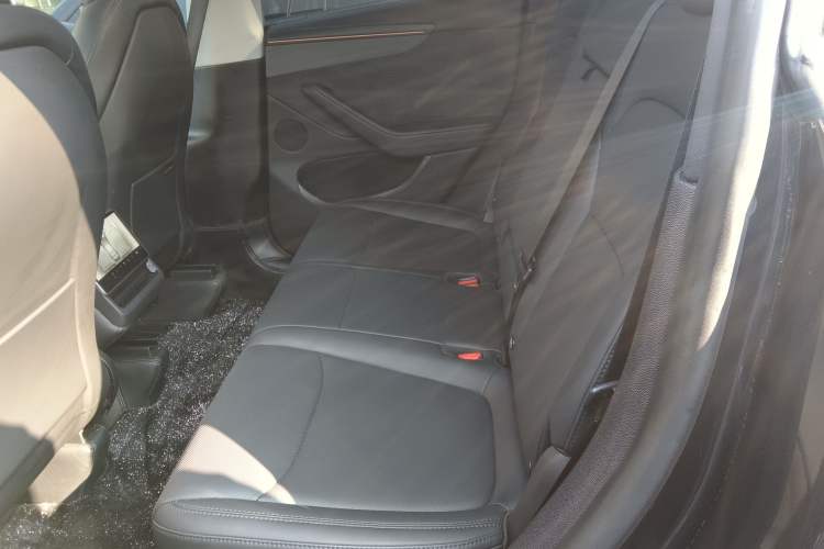 Used Tesla Model Y 2025 Long-Range All-Wheel-Drive Version
