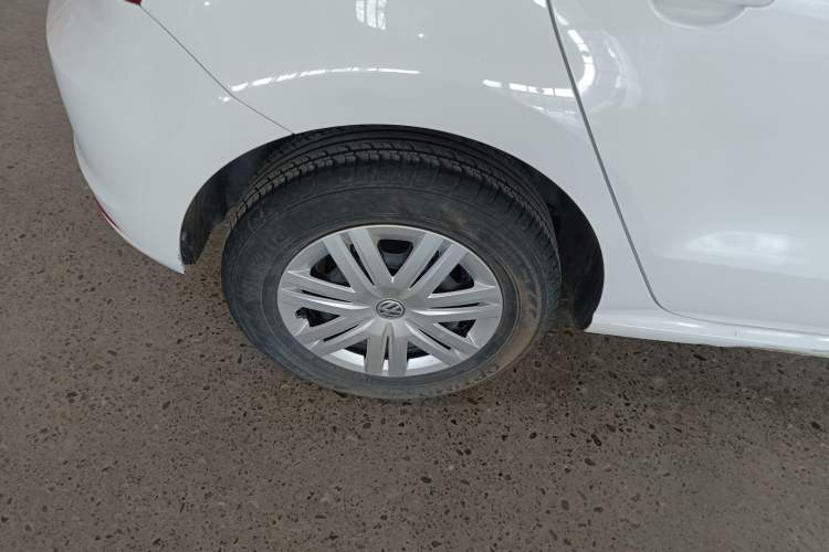 Used Volkswagen Polo 2016 1.4L Manual Fashion Model Right Rear Wheel Hub