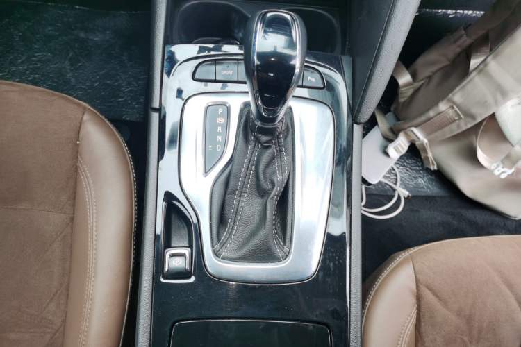 Used Buick Regal 2019 Revised 20T Luxury Version China VI Standard Gear Lever