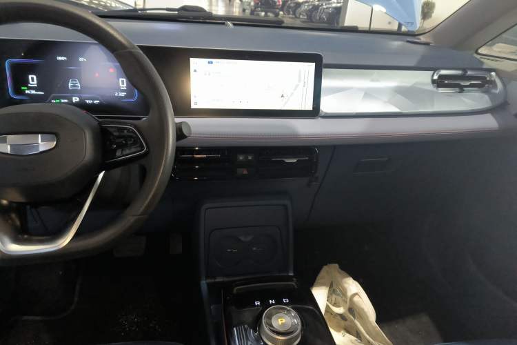 Used Geometry E Firefly 2022 401 km Linglong Tiger 4 Seats Audio And AC Panel