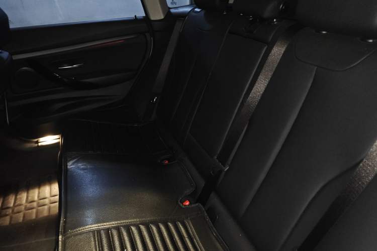 Used BMW 3 Series GT 2016 320i Fashion Model Left Rear Seat