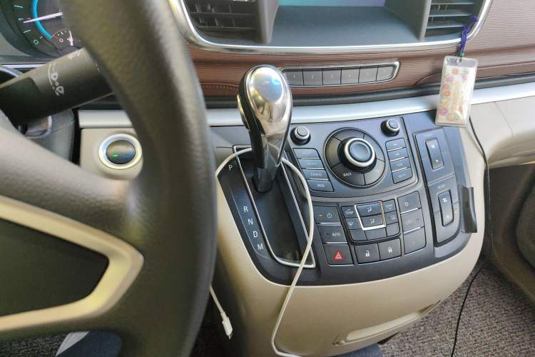 Used Buick GL8 2015 2.4L Luxury Business Premium Edition
