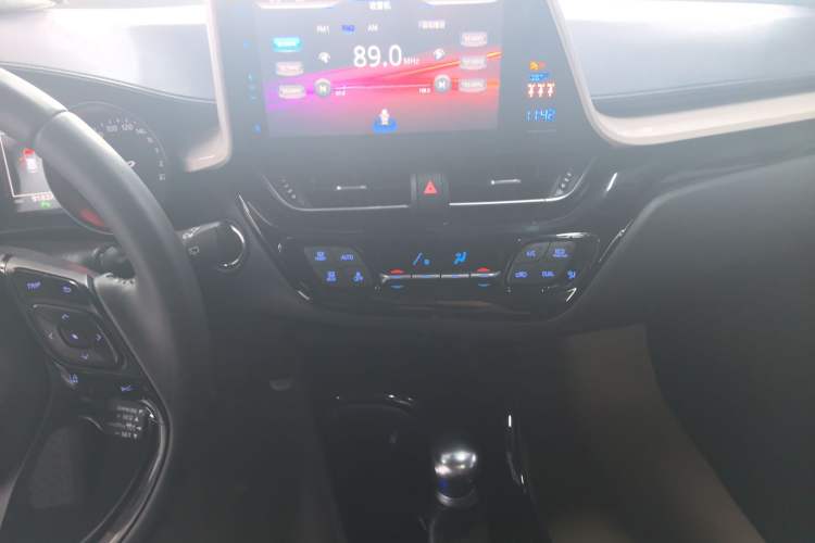 Used Toyota C-HR 2018 2.0L Luxury Sunroof Version China VI Standard
