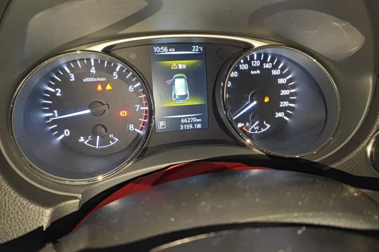 Used Nissan X-Trail 2014 2.0L CVT Comfort Edition 2WD Odometer Close Up