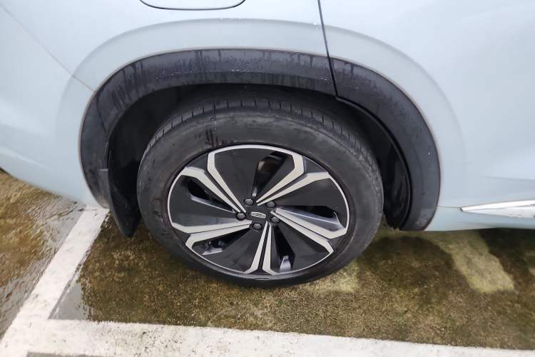 Used Geely Auto Monjaro L 2022 1.5T Thunder Hi·F Plug-in Hybrid Super Rui Right Rear Wheel Hub