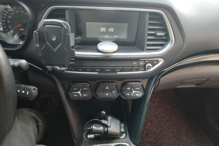 Used GAC Trumpchi GS4 2017 200T Manual Two-Wheel Drive Elite Edition Audio And AC Panel