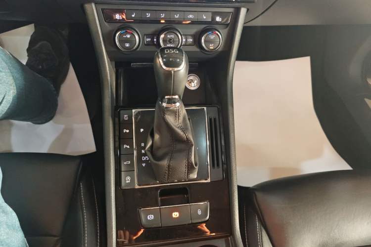 Used Skoda Superb 2018 TSI330 DSG Luxury Edition China V Standard Gear Lever