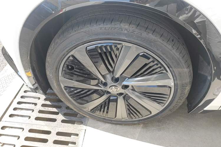 Used Toyota bZ5 2025 Model 550 PRO
