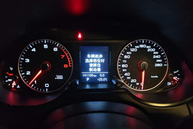 Used Audi Q5 2013 40 TFSI Technology Edition Odometer Close Up