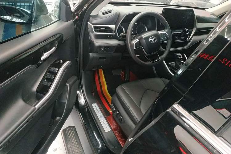 Used Toyota Highlander 2022 Dual-Engine 2.5L Four-Wheel Drive Prestige Version 7 Seats Interior 3