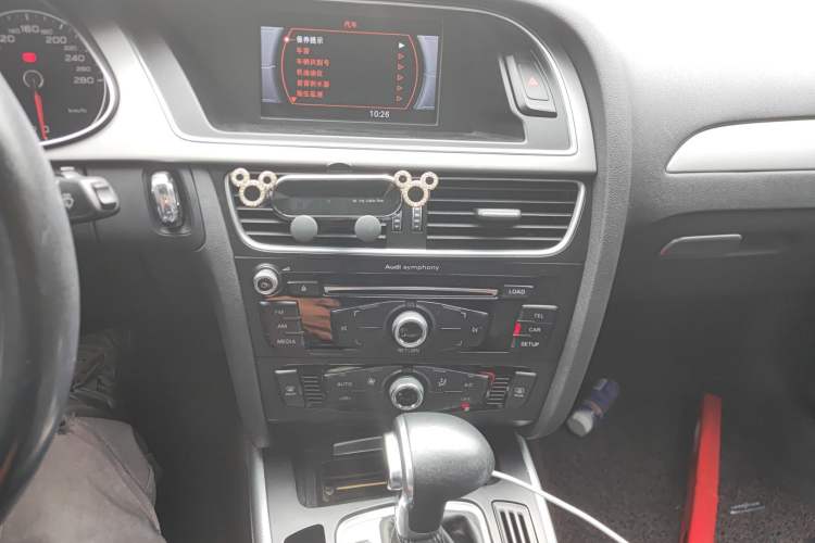 Used Audi A4L 2016 30 TFSI Collector's Edition Automatic Comfort Model Audio And AC Panel