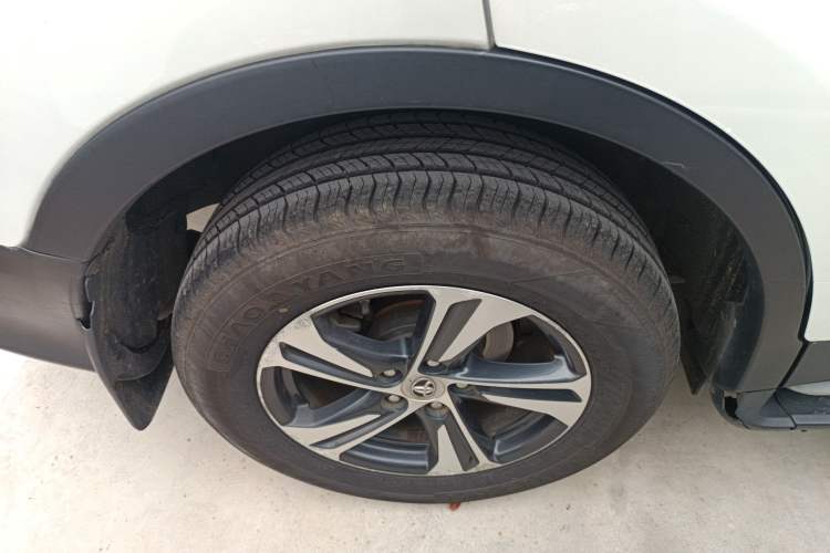 Used Toyota RAV4 2015 2.0L CVT Two-Wheel Drive Fashion Edition