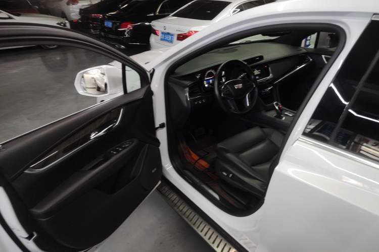 Used Cadillac XT5 2018 28E Four-Wheel Drive Tech Version
