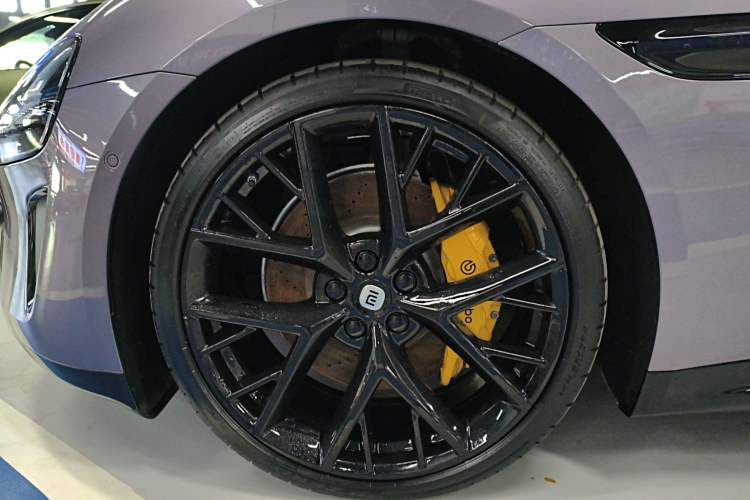 Used Xiaomi Auto SU7 2024 Four-Wheel Drive Ultra-Long Range Advanced Intelligent Driving Max Edition Exterior 4