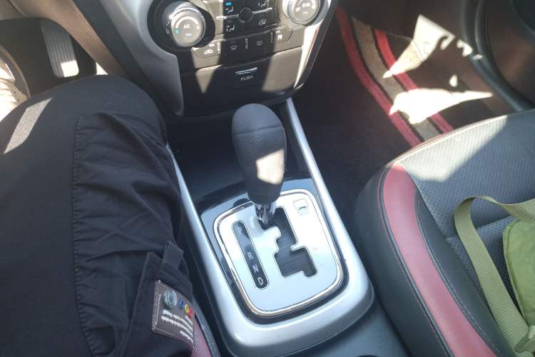 Used CHANGAN Eado 2013 1.6L Automatic Junku Model China IV Standard Gear Lever