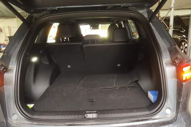 Used Geely Auto Monjaro L 2024 2.0TD DCT EVO Two-Wheel Drive Long-Range Version Trunk