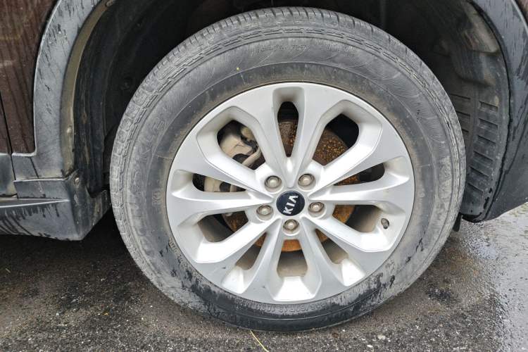 Used Kia Sorento 2013 2.2T 5-Seater Diesel Luxury Edition Right Front Wheel Hub