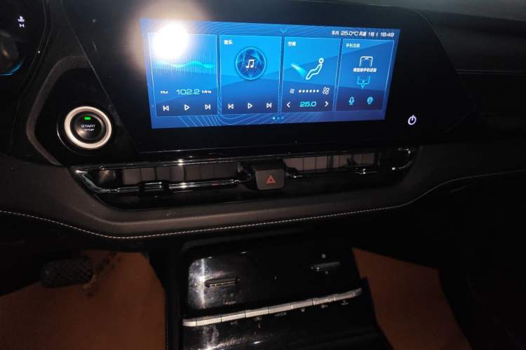 Used Wuling Victory 2020 1.5T CVT Flagship Edition Audio And AC Panel