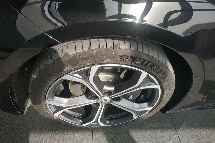 Used Nio ET5T 2025 75 kWh Touring Left Front Wheel Hub