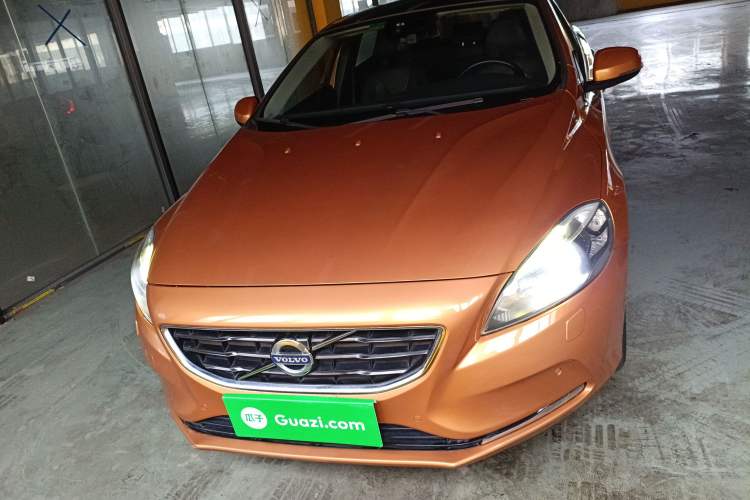 Used Volvo V40 2014 2.0T Zhiya Edition
