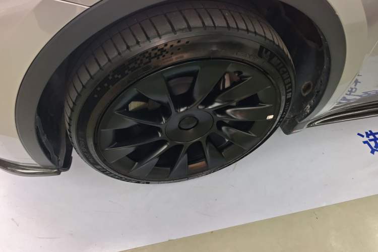 Used Tesla Model Y 2021 Long-Range All-Wheel-Drive Version 3D7
