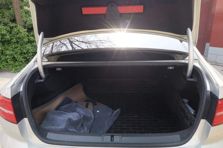 Used Volkswagen Magotan 2018 330TSI DSG Advanced Model Trunk