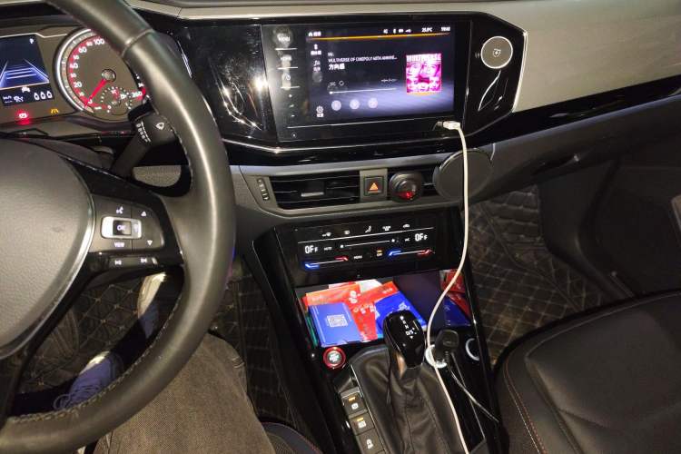 Used Volkswagen Tayron 2020 330TSI Two-Wheel Drive Luxury Smart Connectivity Version Audio And AC Panel