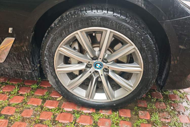 Used BMW 5 Series New Energy 2018 530Le Luxury Package Right Front Wheel Hub