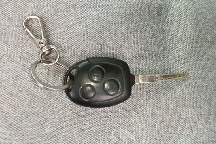 Used Ford Transit 2017 2.0T Diesel Multi-Function Commercial Vehicle Short Wheelbase Mid-Roof China V Standard