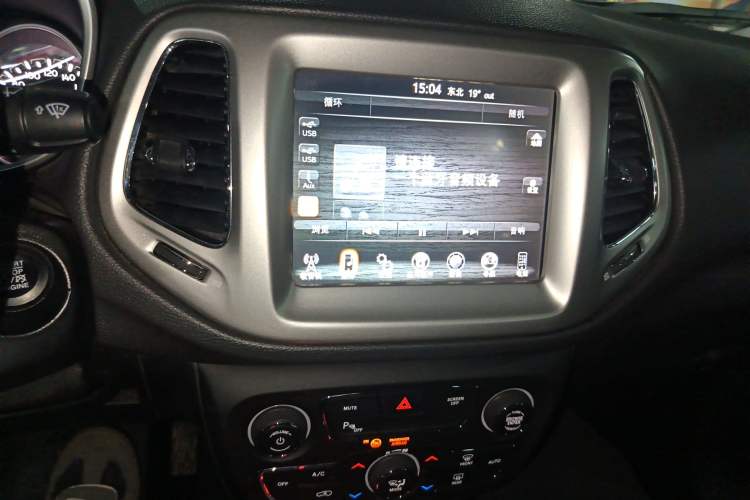 Used Jeep Compass 2017 200T Automatic Family Edition Audio And AC Panel