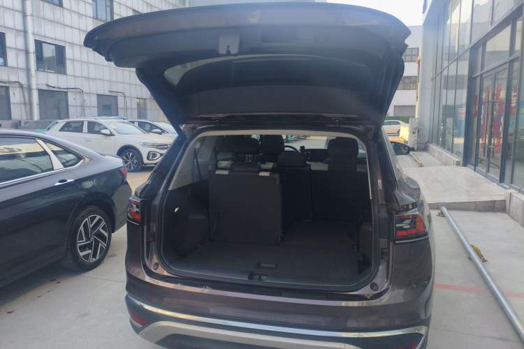 Used Volkswagen ID.6 CROZZ 2022 Long-Range PRO Edition Trunk