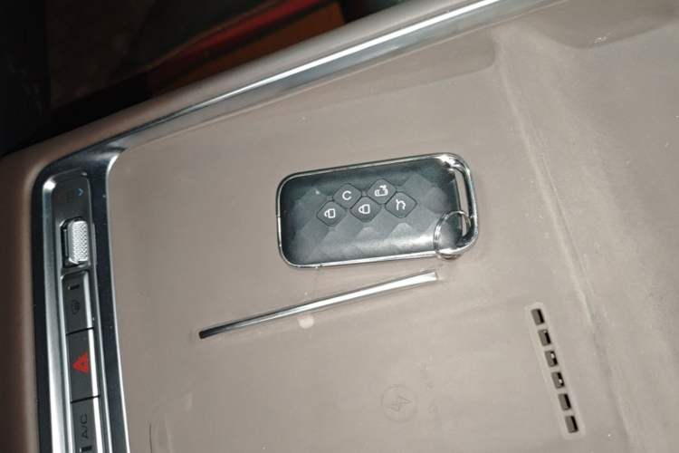 Used Wuling Starlight 730 2025 Model Plug-in Hybrid 125km Luxury Edition