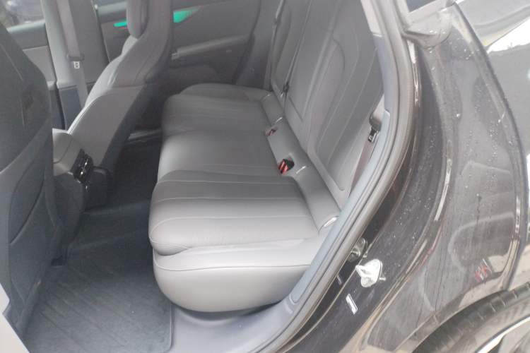 Used Lynk & Co 07 2024 EM-P 126 Long-Range Halo Interior 4