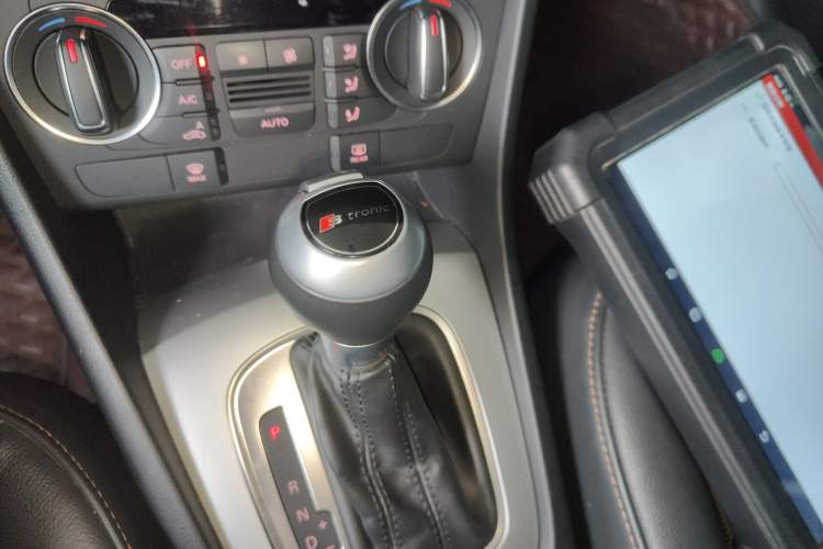 Used Audi Q3 2018 30 TFSI Fashion Edition Collector's Version Gear Lever