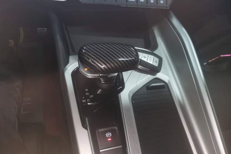 Used Geely Auto Preface 2024 2.0TD Qingyun Edition Gear Lever