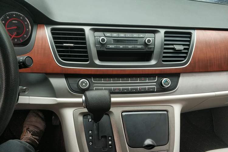 Used SAIC MAXUS G10 2016 2.0T Automatic Elite Edition
