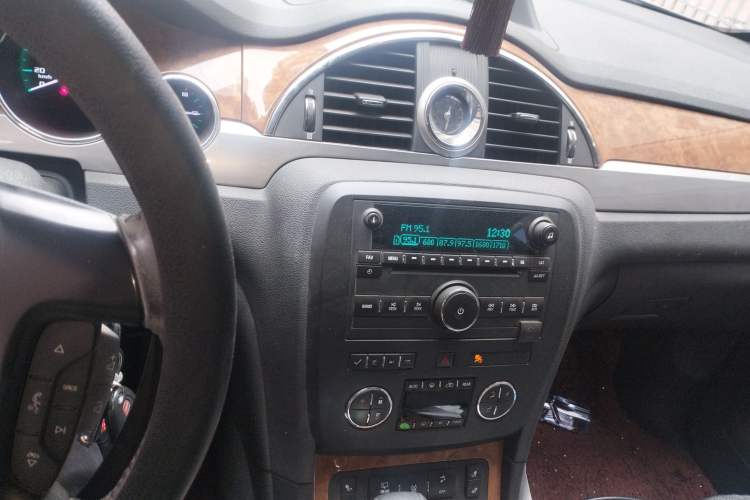 Used Buick Enclave 2013 3.6L Two-Wheel-Drive Elegance Edition