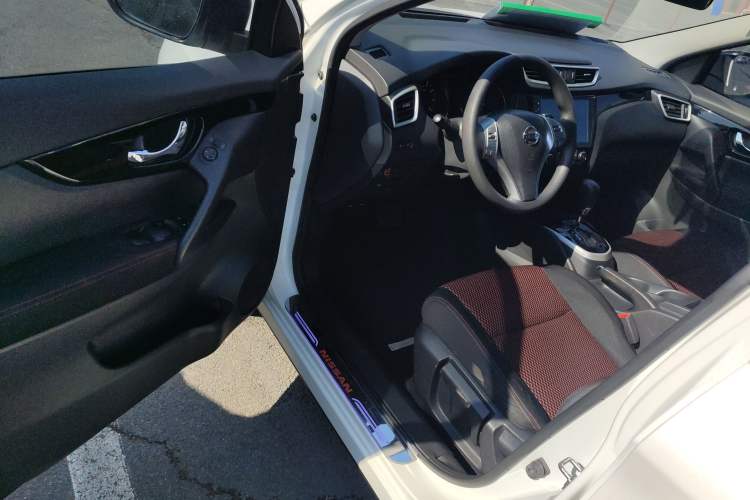 Used Nissan Qashqai 2016 2.0L CVT Elite Edition Driver Seat