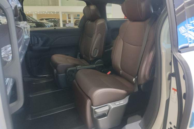 Used Toyota Granvia 2026 Model 2.5L Hybrid Prestige PLUS Four-Wheel Drive Edition
