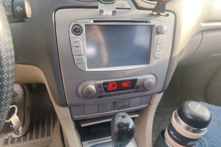 Used Ford Focus 2013 Hatchback Classic 1.8L Automatic Fashion Edition Audio And AC Panel