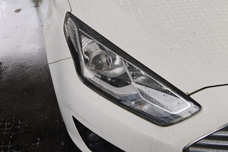 Used Ford Escort 2015 1.5L Manual Comfort Model
