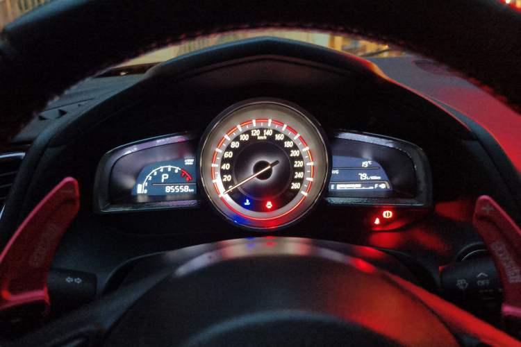 Used Mazda 3 Axela 2014 Sedan 2.0L Automatic Sport Model