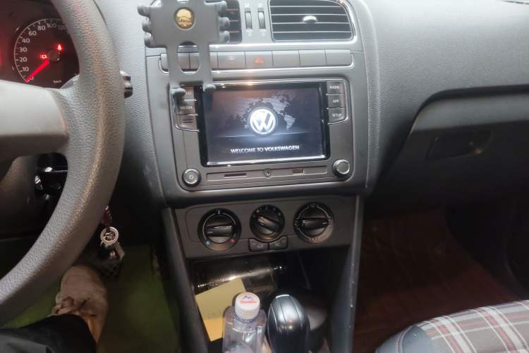 Used Volkswagen Polo 2013 1.4L Automatic Comfort Edition Audio And AC Panel