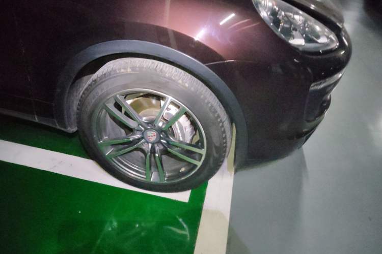 Used Porsche Cayenne 2015 Cayenne 3.0T Right Front Wheel Hub